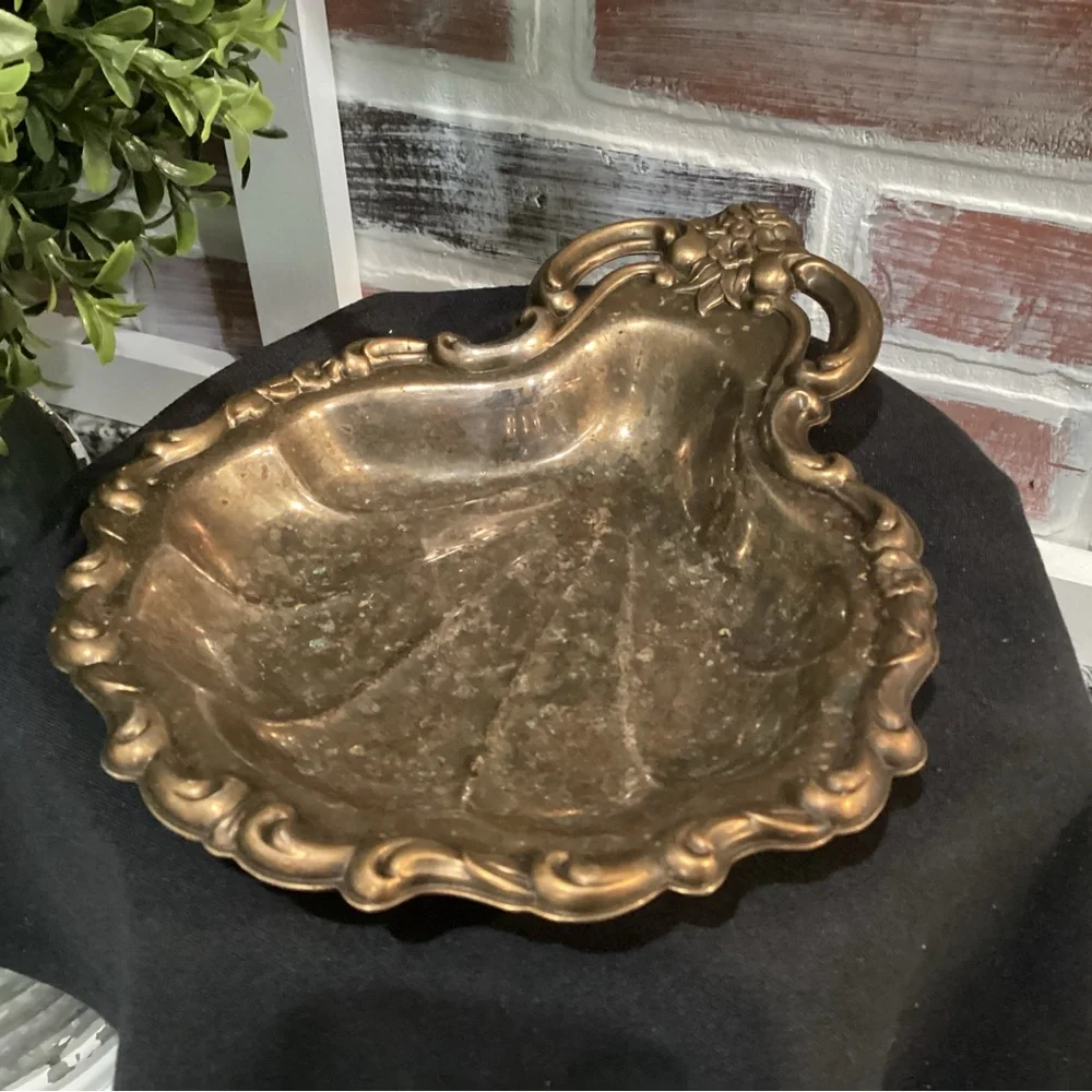 🟡 Vintage Floral Designed Metal Crafted Decor Tray - Very Unique - Very Nice - Picture 6 of 9